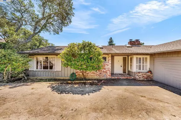 75 Hillcrest Rd, Mill Valley, CA 94941