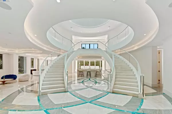 Beverly Hills, CA 90210,701 N Camden Dr