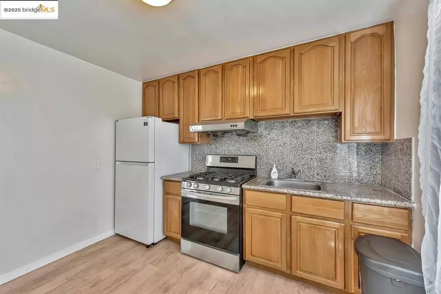 1715 9th Ave, Oakland, CA 94606