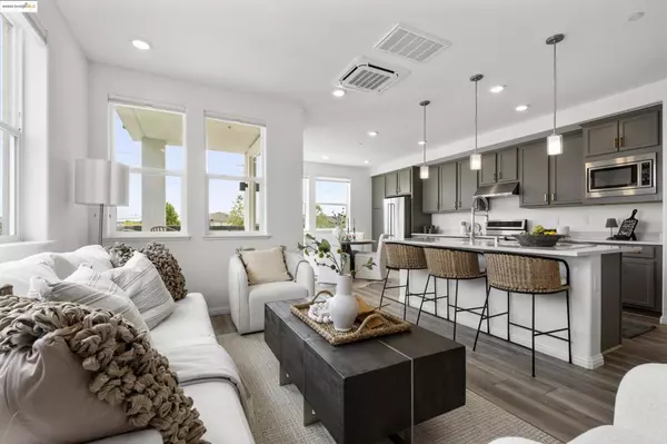 2818 Fifth Street, Alameda, CA 94501