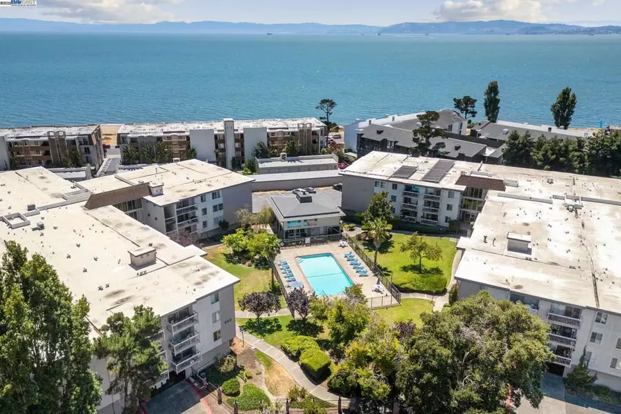 950 Shorepoint Ct #112, Alameda, CA 94501