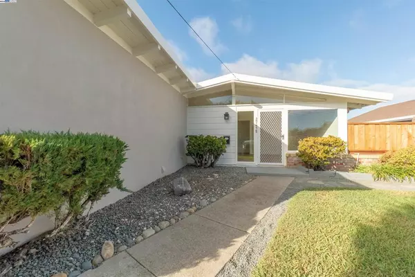 Hayward, CA 94545,27458 Capri Ave