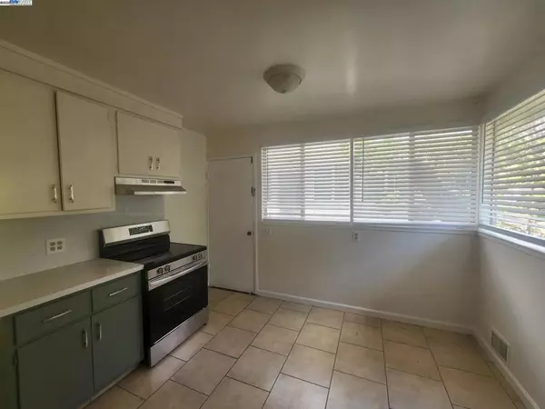 Castro Valley, CA 94546,18751 Center St