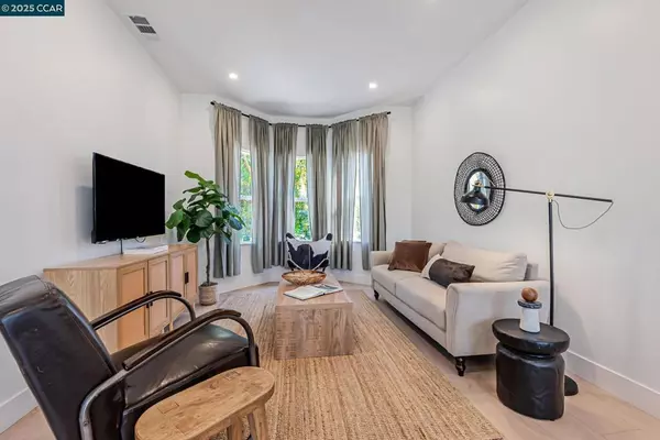 Oakland, CA 94607,1727 9Th St