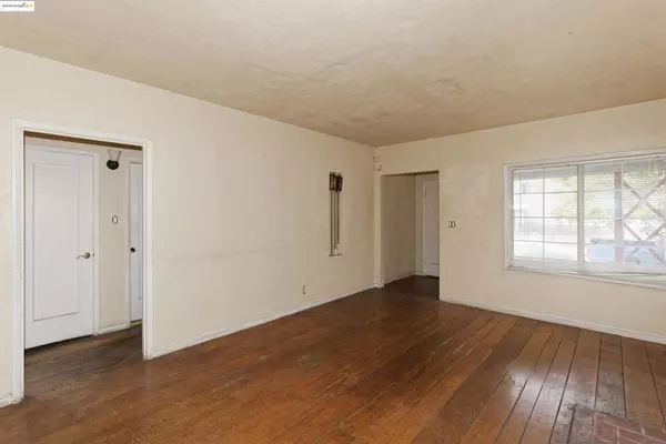 Oakland, CA 94605,2762 76Th Ave