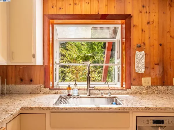 Navarro, CA 95463,17900 Appian Way