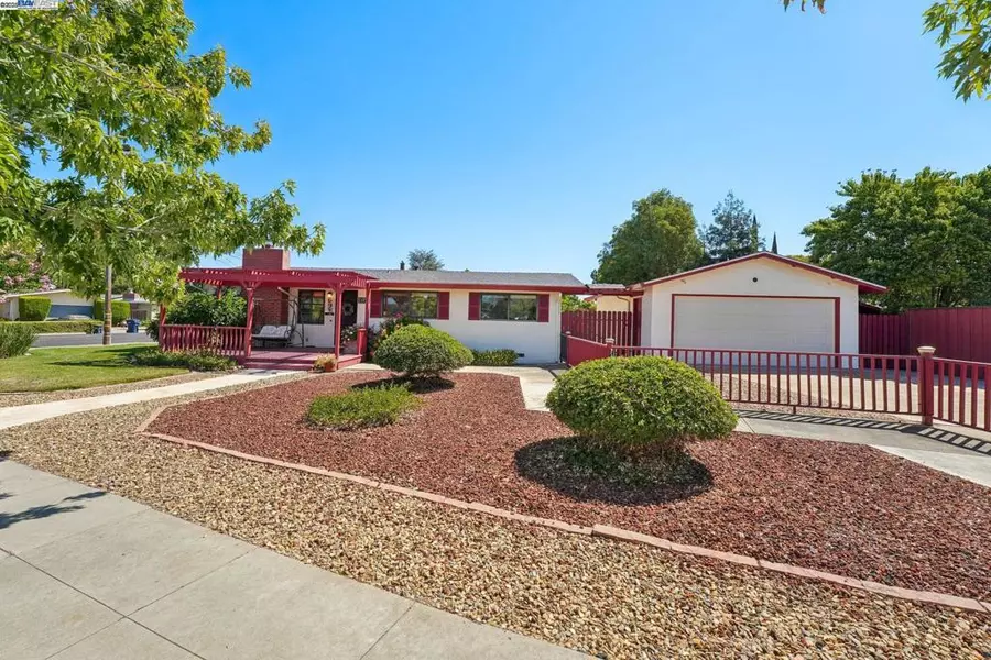 1052 Rincon Ave, Livermore, CA 94551