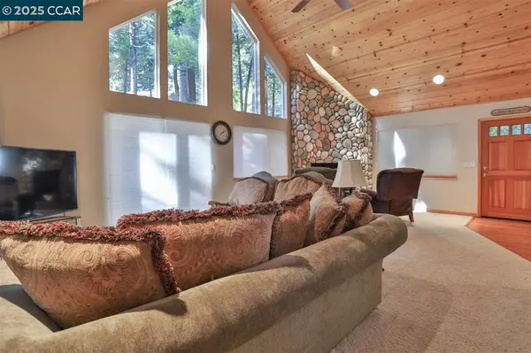Dorrington, CA 95223,2883 Chinook Way