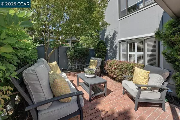 Walnut Creek, CA 94595,2321 Tice Creek Dr #2