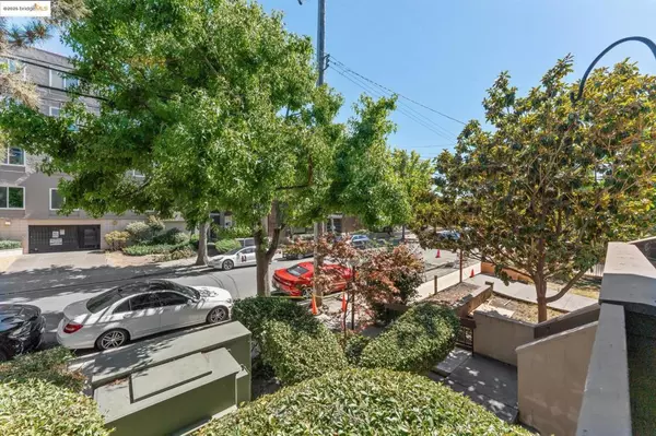 Oakland, CA 94610,325 Vernon St #105