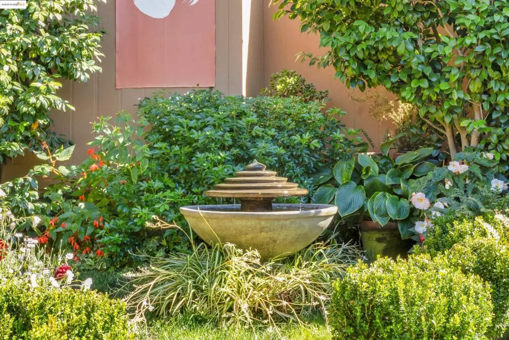 Oakland, CA 94605,7415 Circle Hill Dr