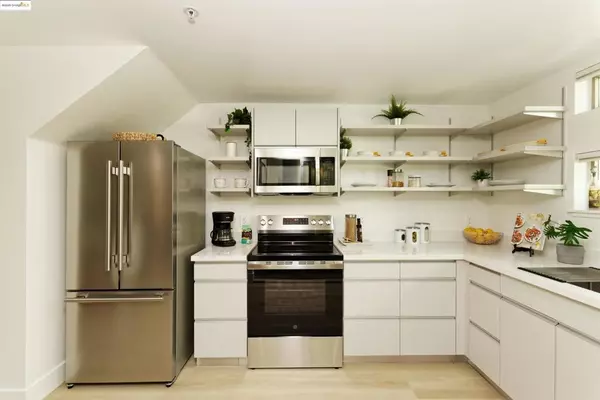 1201 Pine St #315, Oakland, CA 94607-1461