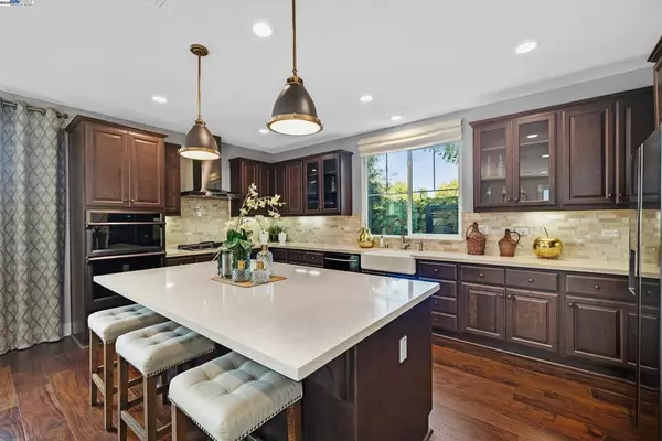 Livermore, CA 94551,883 Barney Com