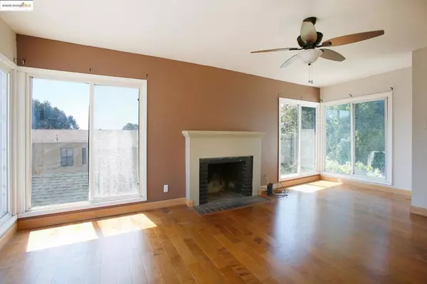 Oakland, CA 94605,9889 Burr St