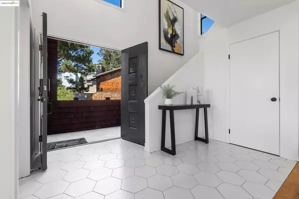 Oakland, CA 94611,1840 Magellan Dr
