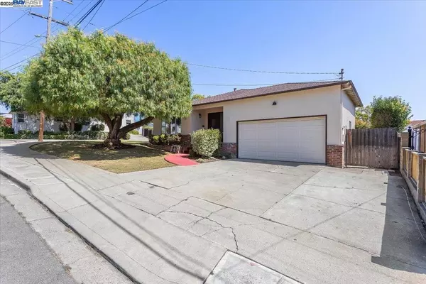 Castro Valley, CA 94546,19306 Vaughn Ave