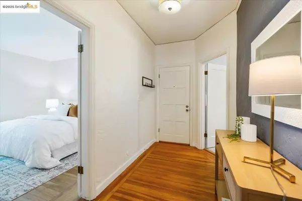 Oakland, CA 94618,5271 Broadway Ter #1