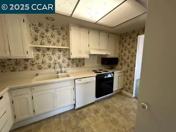Walnut Creek, CA 94595,2000 Pine Knoll Dr #2