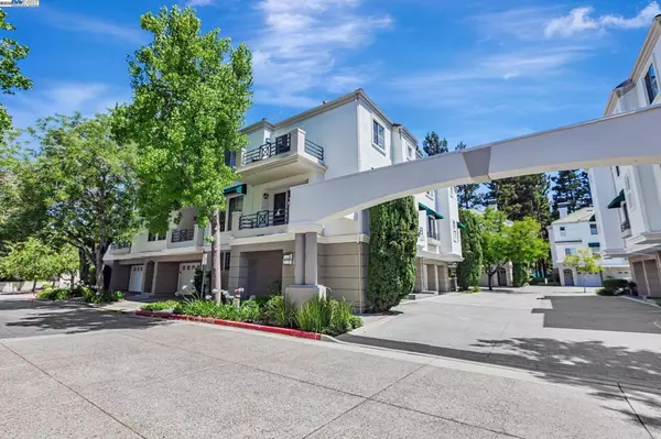 455 Navaro Way #201,  San Jose,  CA 95134