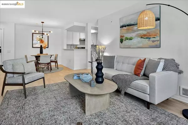 Oakland, CA 94607,555 10Th St #113