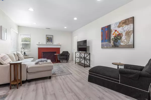 Martinez, CA 94553-3711,330 H Street