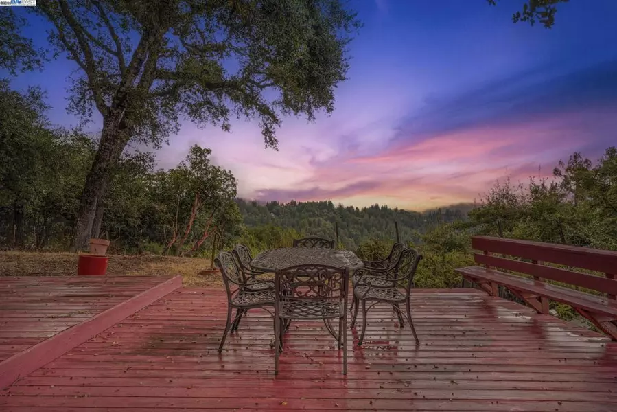 23762 Hutchinson Rd, Los Gatos, CA 95033