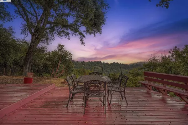 23762 Hutchinson Rd, Los Gatos, CA 95033