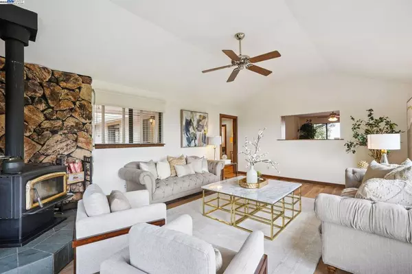 Los Gatos, CA 95033,23762 Hutchinson Rd