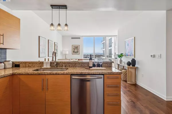 Oakland, CA 94607,222 Broadway #1209