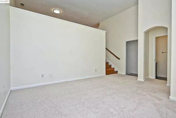 San Pablo, CA 94806,215 Santa Barbara St