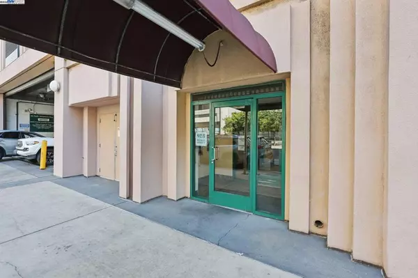 Oakland, CA 94607,988 Franklin #609