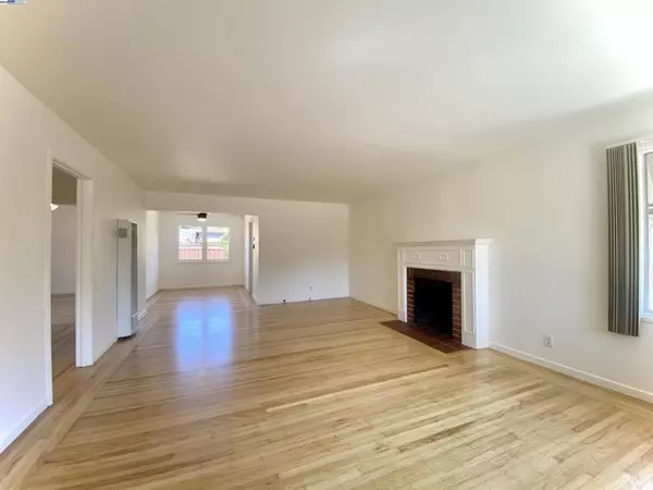 Castro Valley, CA 94546,21284 Tyee St