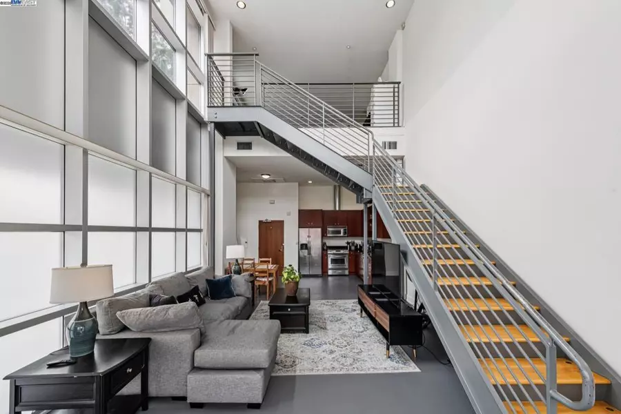 801 Clay St, Oakland, CA 94607-3907