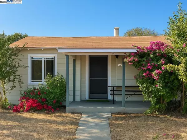 65 Burbank Ave,  San Martin,  CA 95046