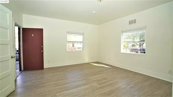 Oakland, CA 94609,Address not disclosed