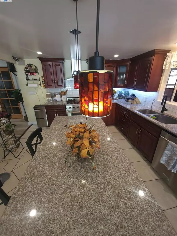 El Sobrante, CA 94803,4441 Jana Vista Rd.