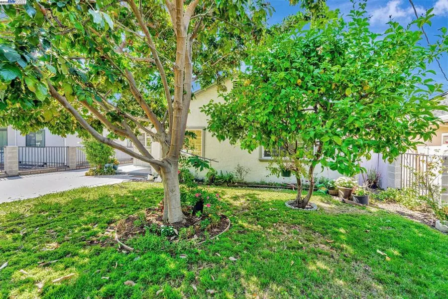 1127 Madera Ave, Menlo Park, CA 94025