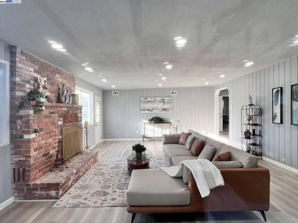 San Lorenzo, CA 94580,1766 Via Redondo