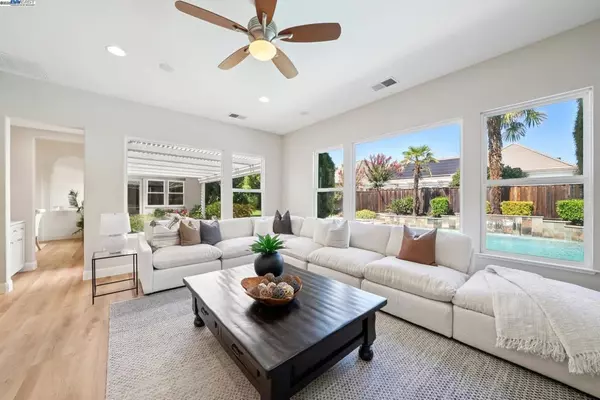 Pleasanton, CA 94566,7297 Huntswood Ct