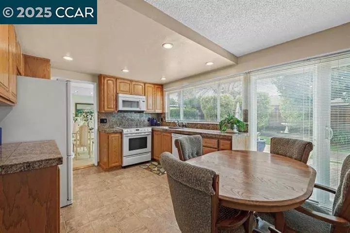 576 Emerald St, Livermore, CA 94550