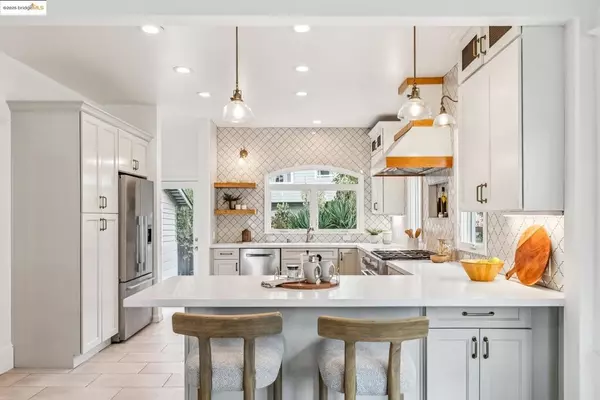 Oakland, CA 94609,678 65Th St