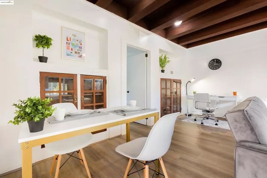 400 Lagunitas, Oakland, CA 94610