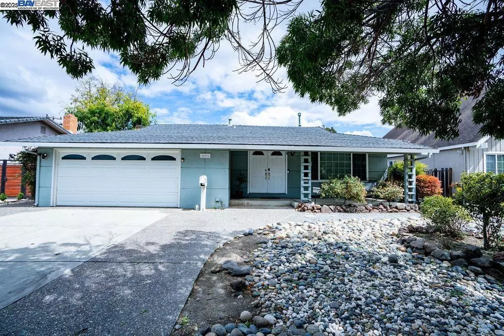 Fremont, CA 94538,40696 Robin St