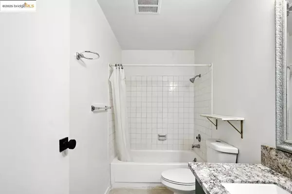 Oakland, CA 94607,5 Embarcadero #129