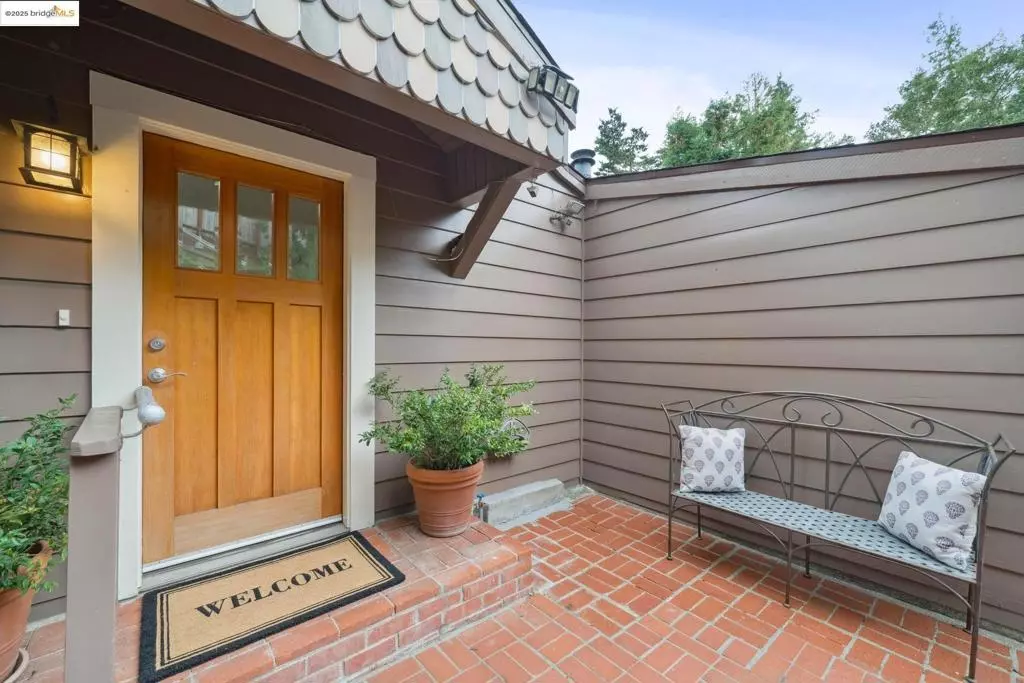 Oakland, CA 94611,6258 Crown Ave