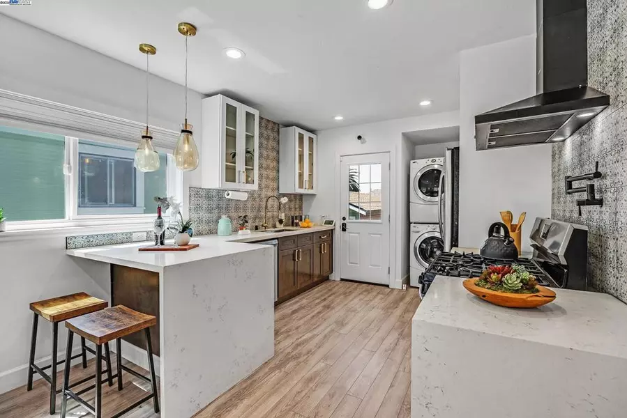 5407 Roberts Ave, Oakland, CA 94619