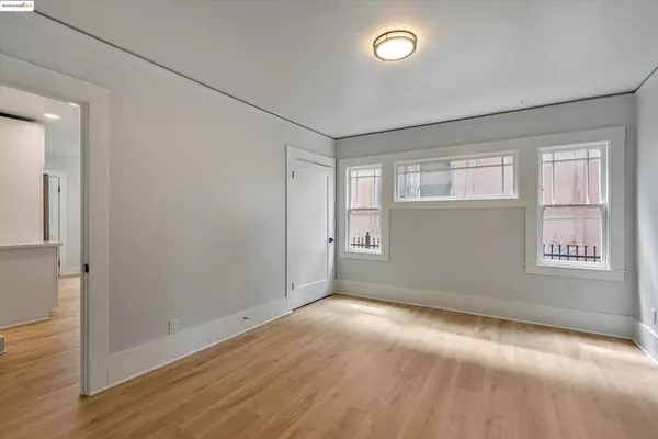 Oakland, CA 94608,863 40th