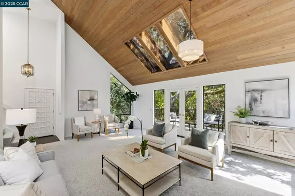 Orinda, CA 94563,39 Saint Stephens Dr