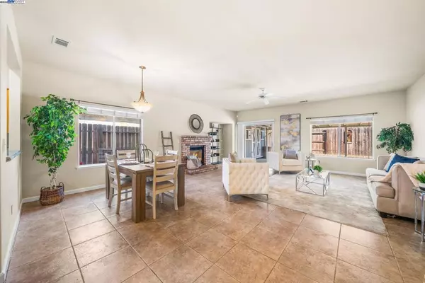 1983 Cork Oak Ln, Manteca, CA 95336