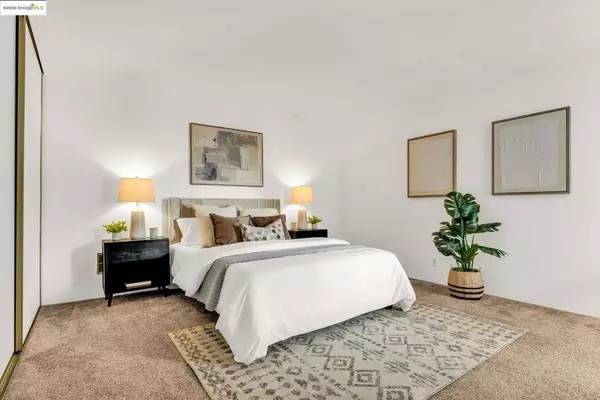 Oakland, CA 94611,288 Whitmore St #220